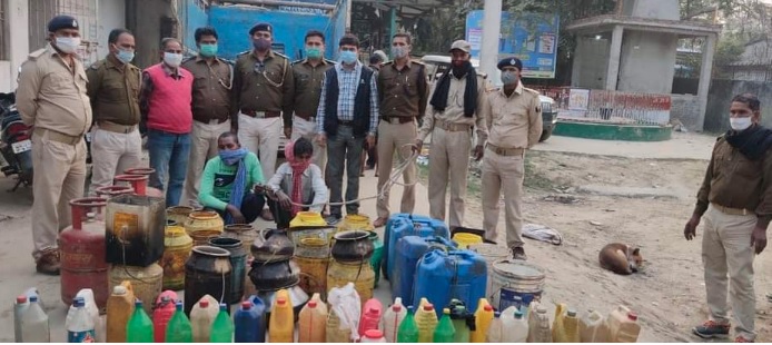 जिलाधिकारी के निर्देश आलोक में अवैध शराब की धर पकड़ को लेकर 18 स्थानों पर छापेमारी, 90 ली, चुलाई शराब,1680 किलो जावा महुआ